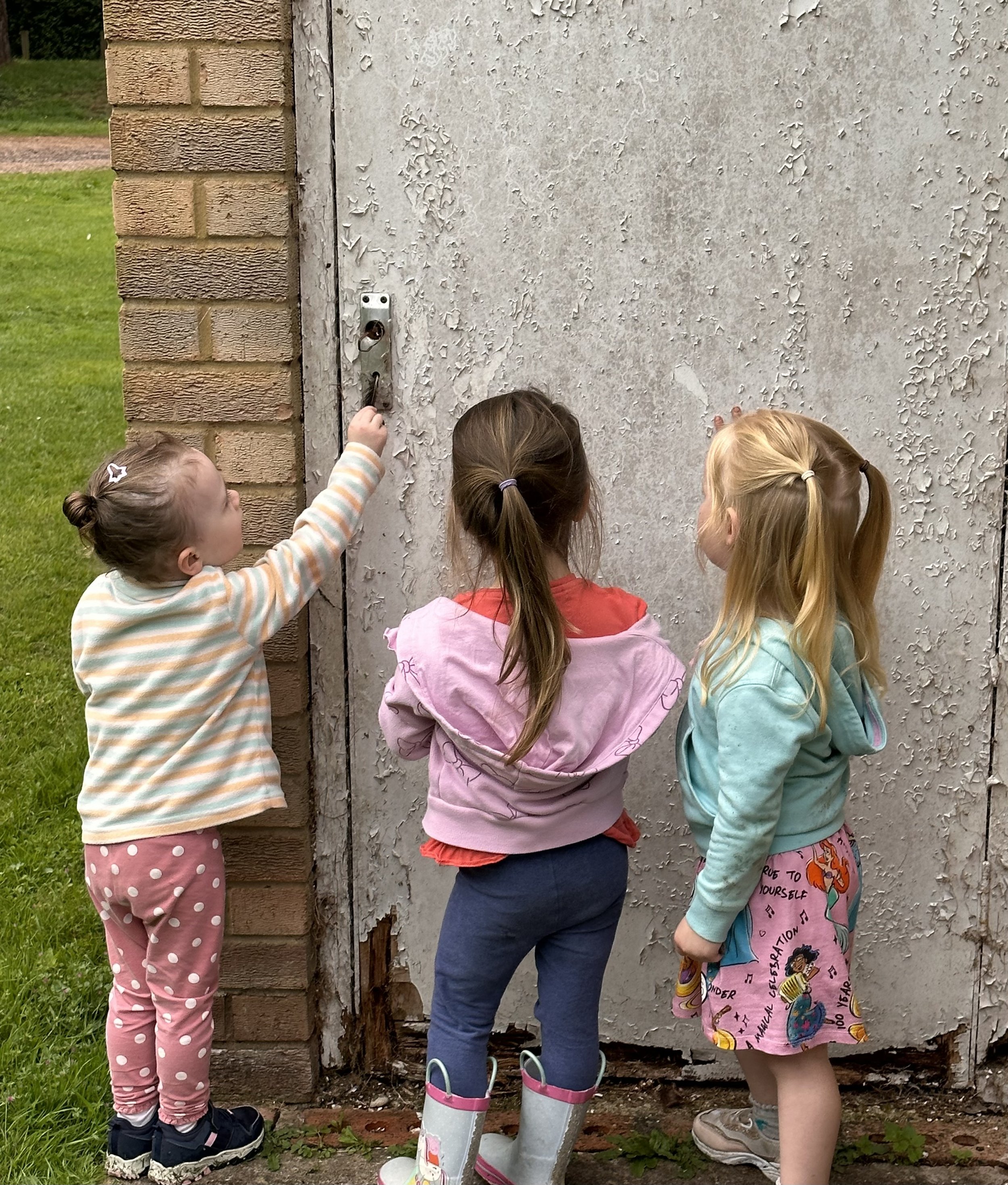 A mission to find the key to the mystery door! 🔑 