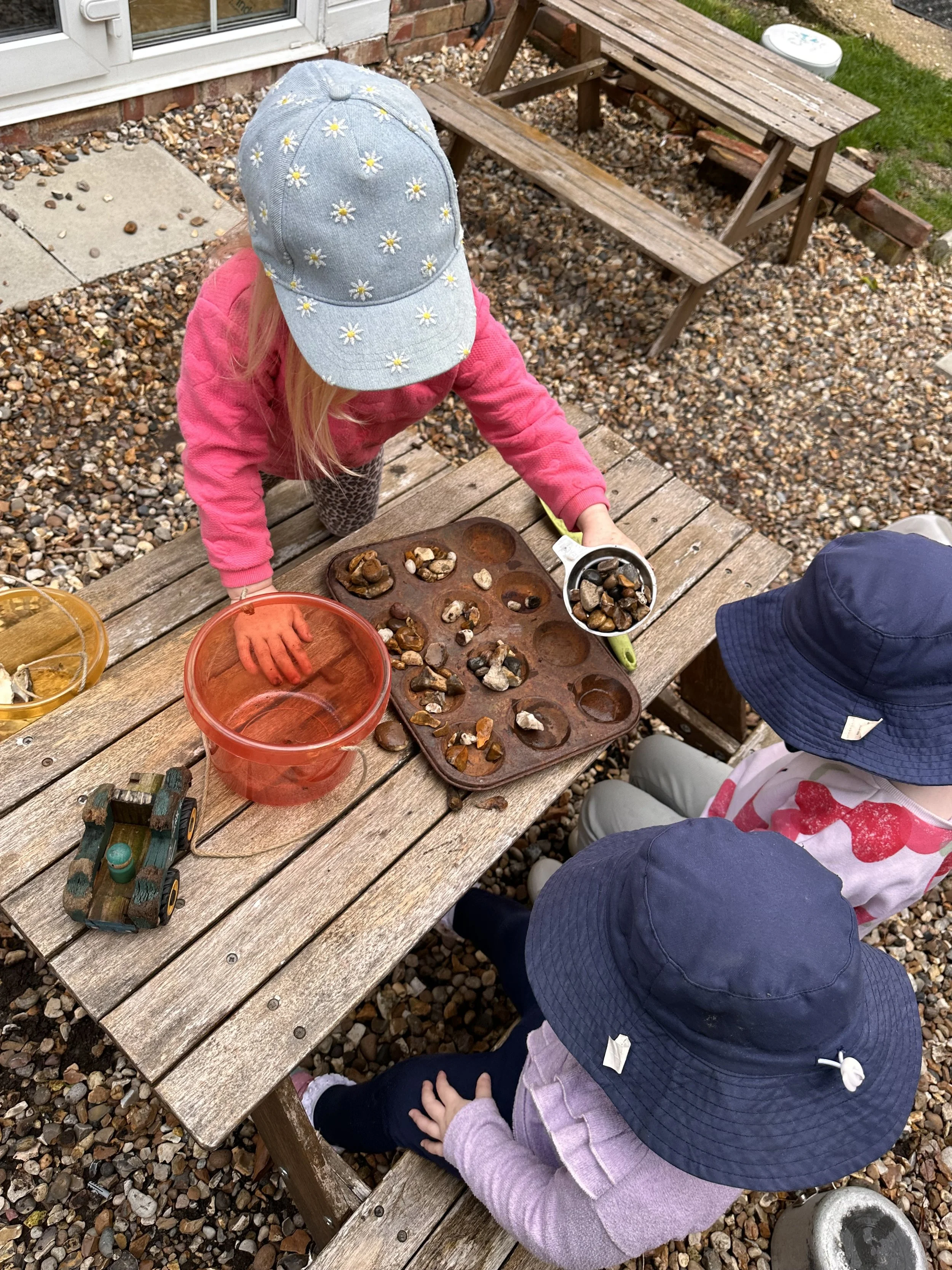 🧩 ✂️ 🪣 🐊 🖌️ 