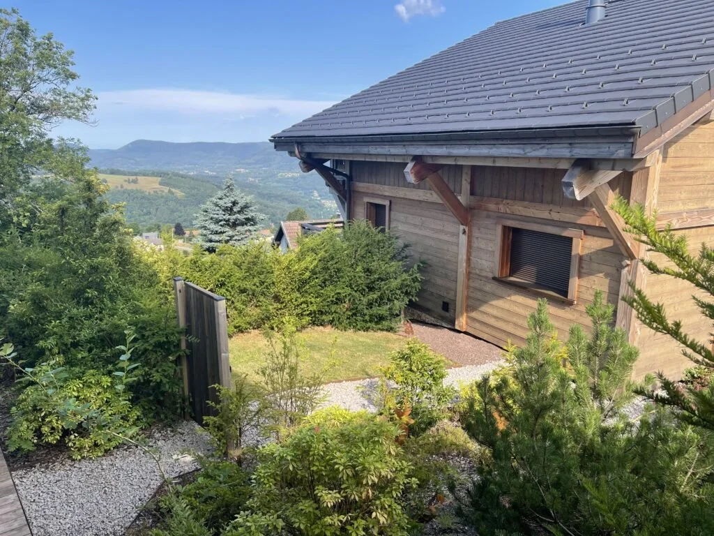 Paysage de montagne vosges avec chalet