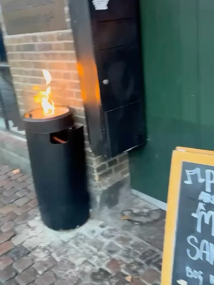 For to uger siden holdt jeg bogreception &ndash; og her kommer mit taknemmelighedspost 🩷

Det var en k&aelig;mpe gl&aelig;de at se, kramme og tale med en vidunderlig blanding af familie, venner, kollegaer, tidligere studiekammerater, f&oslash;lgere,