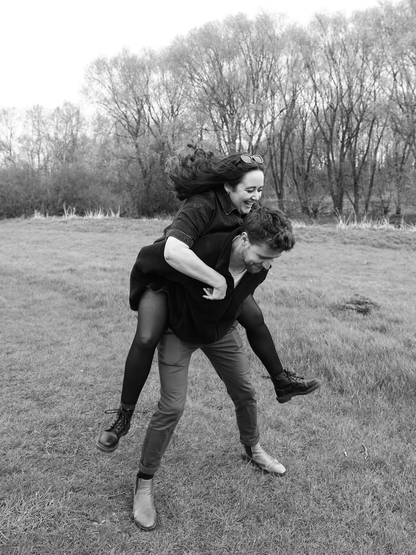 Calling all love birds! 🦜 Now booking playful + romantic couple shoots! 

⚡️Contact me by using the link in my bio