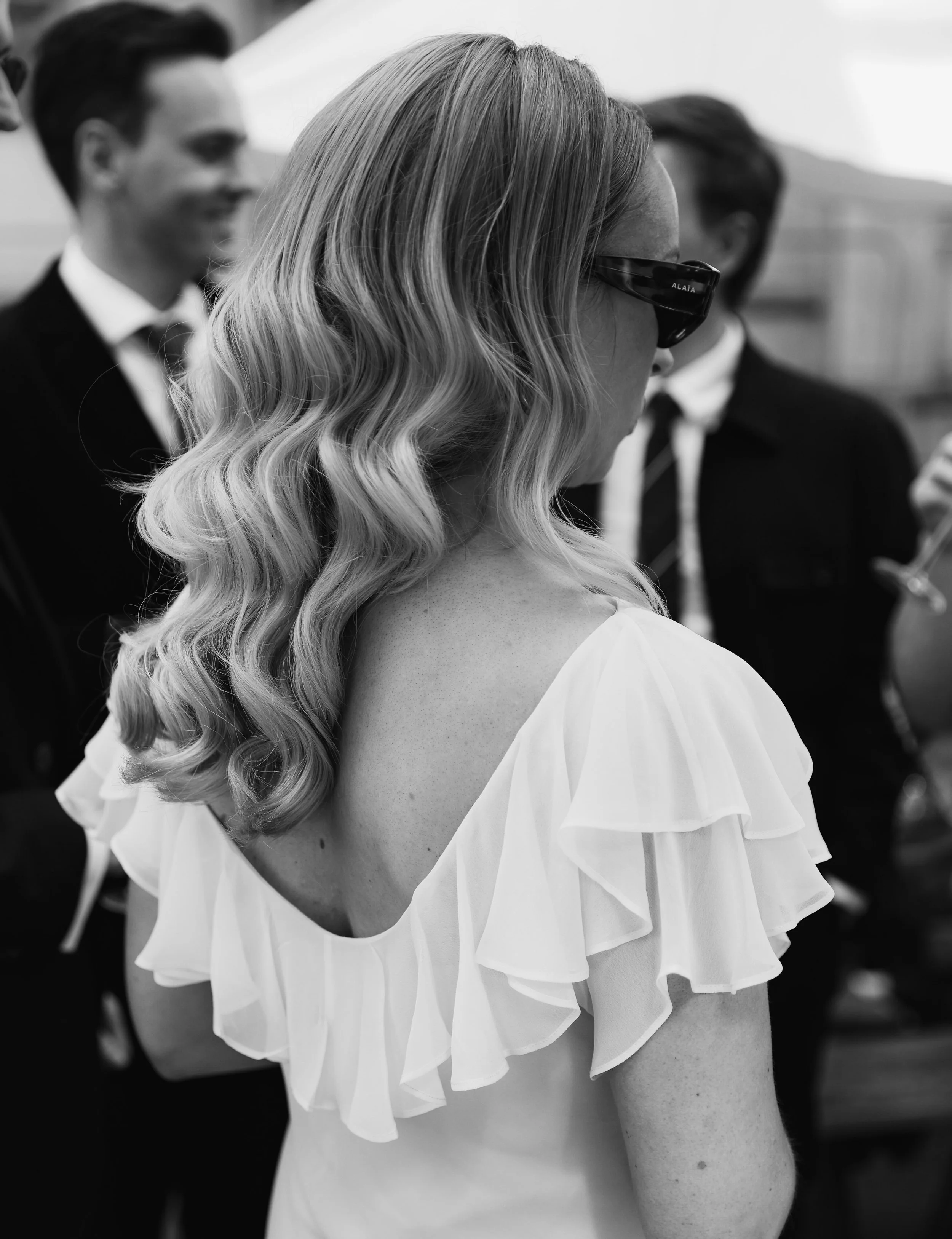 ✨Delavali details✨

Dress: @delavaliofficial 
Hair + MUA: @laurenjamiemua 
Venue: @hortstownhouse @thekensingtonarms 
Photographer: @soph__studio__ 

Female wedding photographer | Bristol wedding photographer | London wedding photographer | modern we