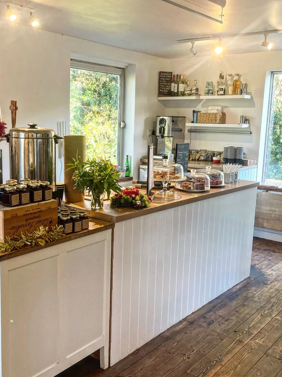 Lovely to see so many familiar faces last week. Busy day prepping up today ready for another weekend of festive vibes at Fat Apples open Friday, Saturday and Sunday 9:30-3pm look forward to seeing you 🍏 🍎