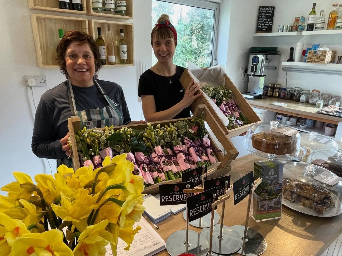 A BIG FAT HAAPPY MOTHERS DAY! What a joy to be in the cafe today! How fortunate we are to be next door to an incredible daffodil farm! Thanks Trenoweth for all the beautiful flowers since we have been back open! May all your Mothers Days shine as bri
