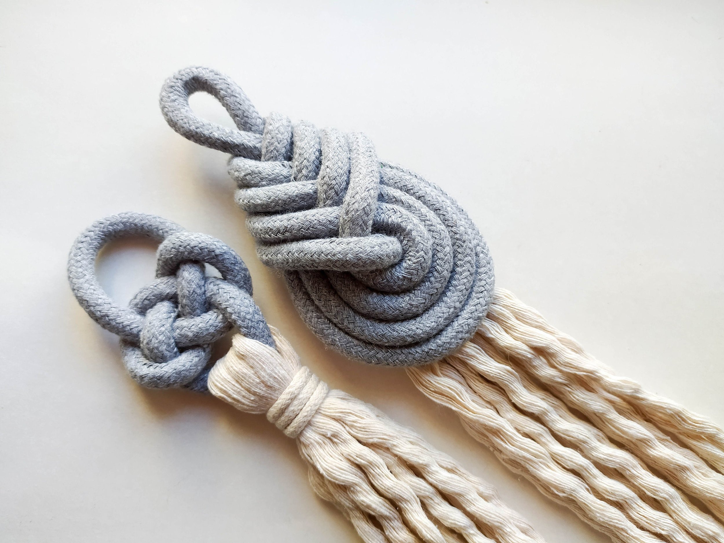 https://i.etsystatic.com/8938439/r/il/cef5ce/4538583928/il_fullxfull.4538583928_cw85.jpg