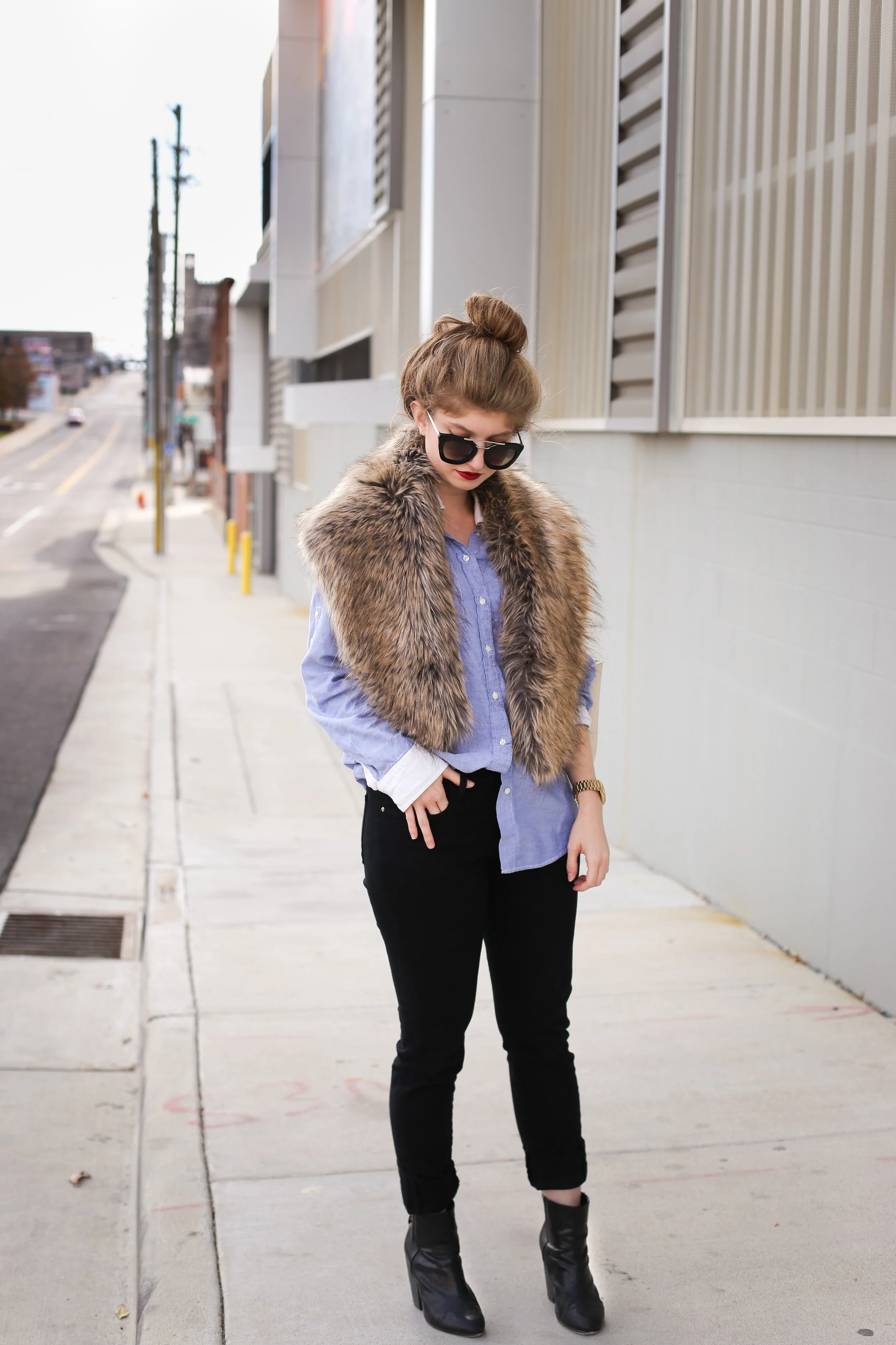 Outfit: cas. fur