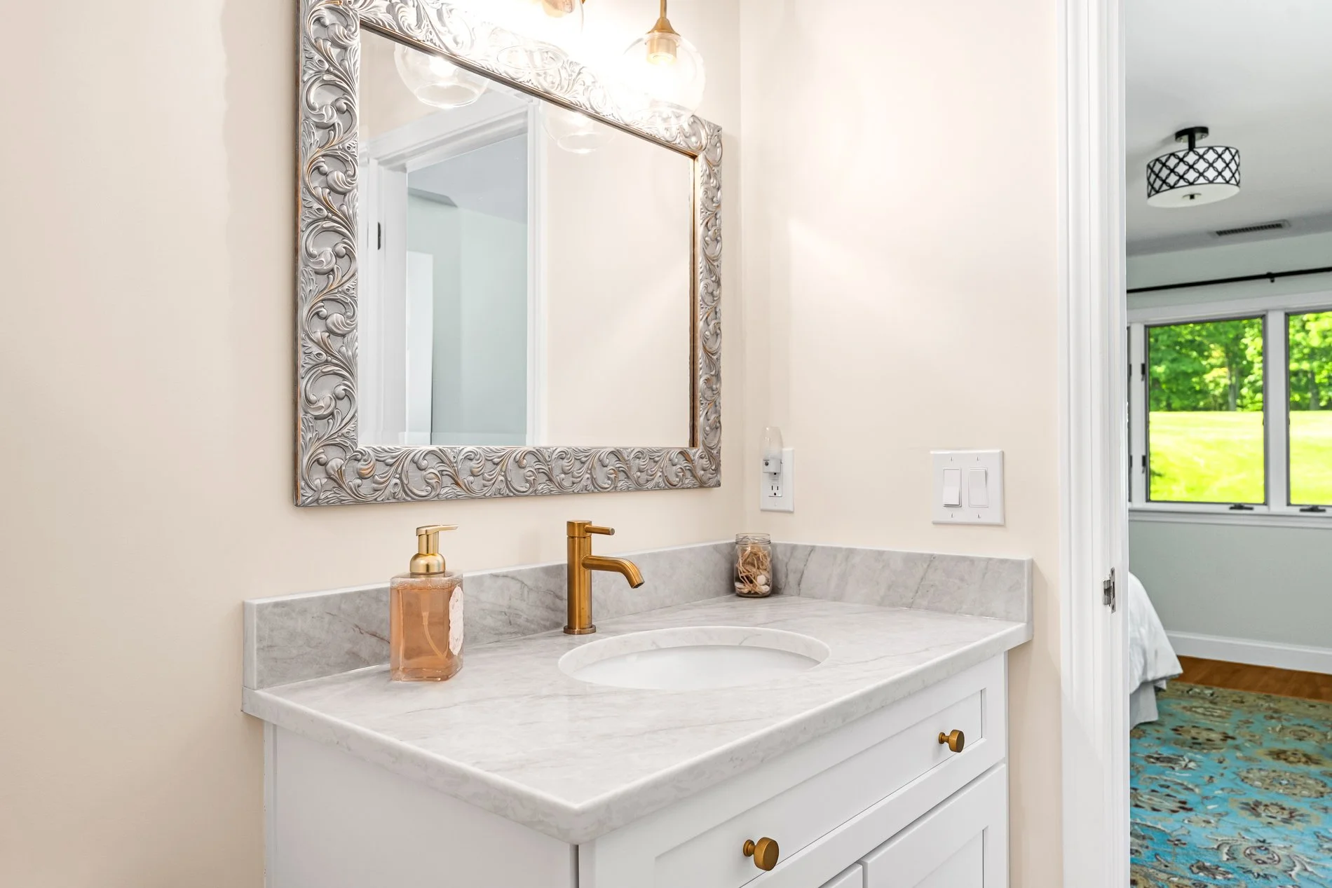 454 Paddock - MLS Res 48 bath 3.jpg