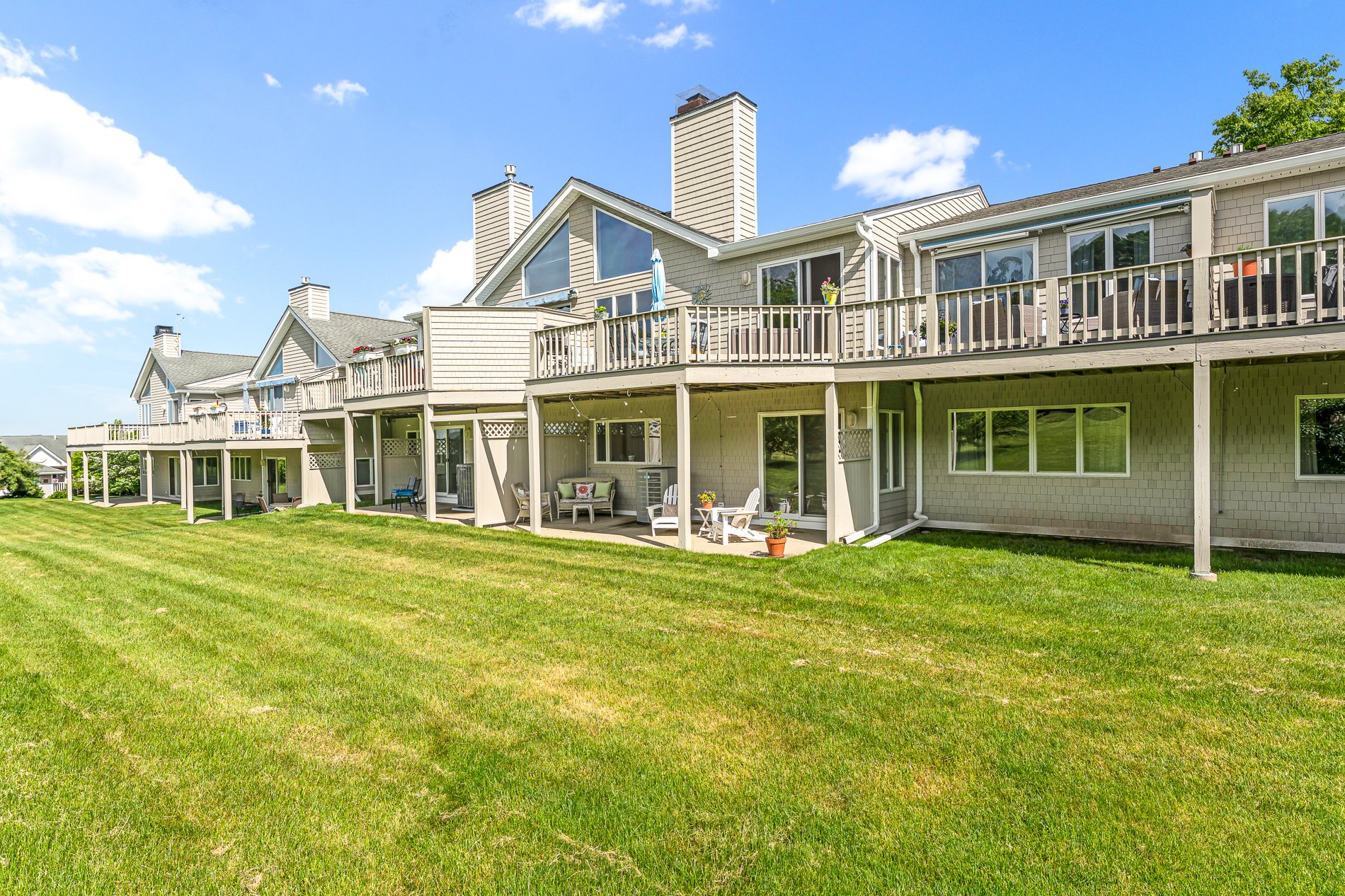 454 Paddock - MLS Res 05 back.jpg