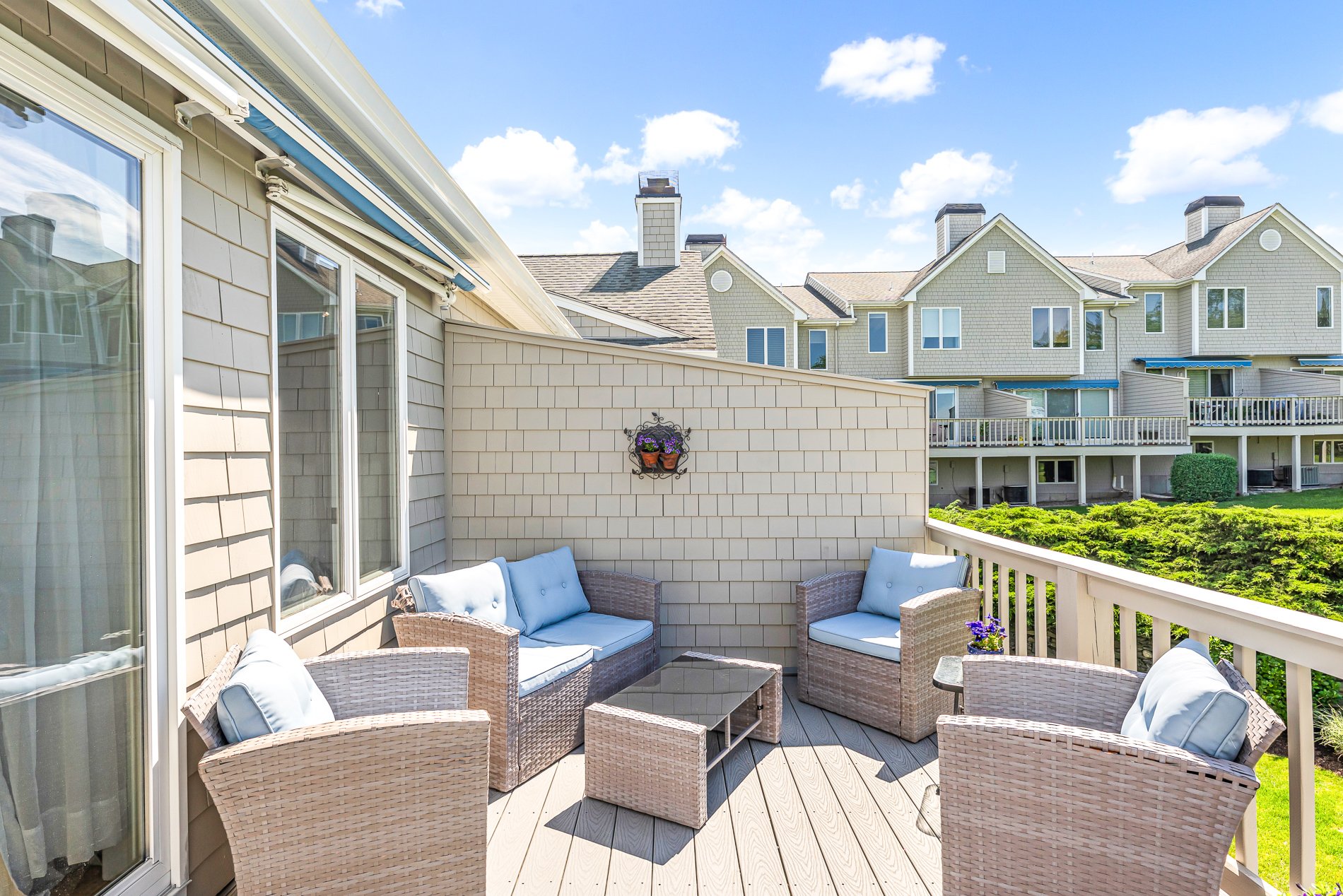 454 Paddock - MLS Res 08 Deck sitting area.jpg