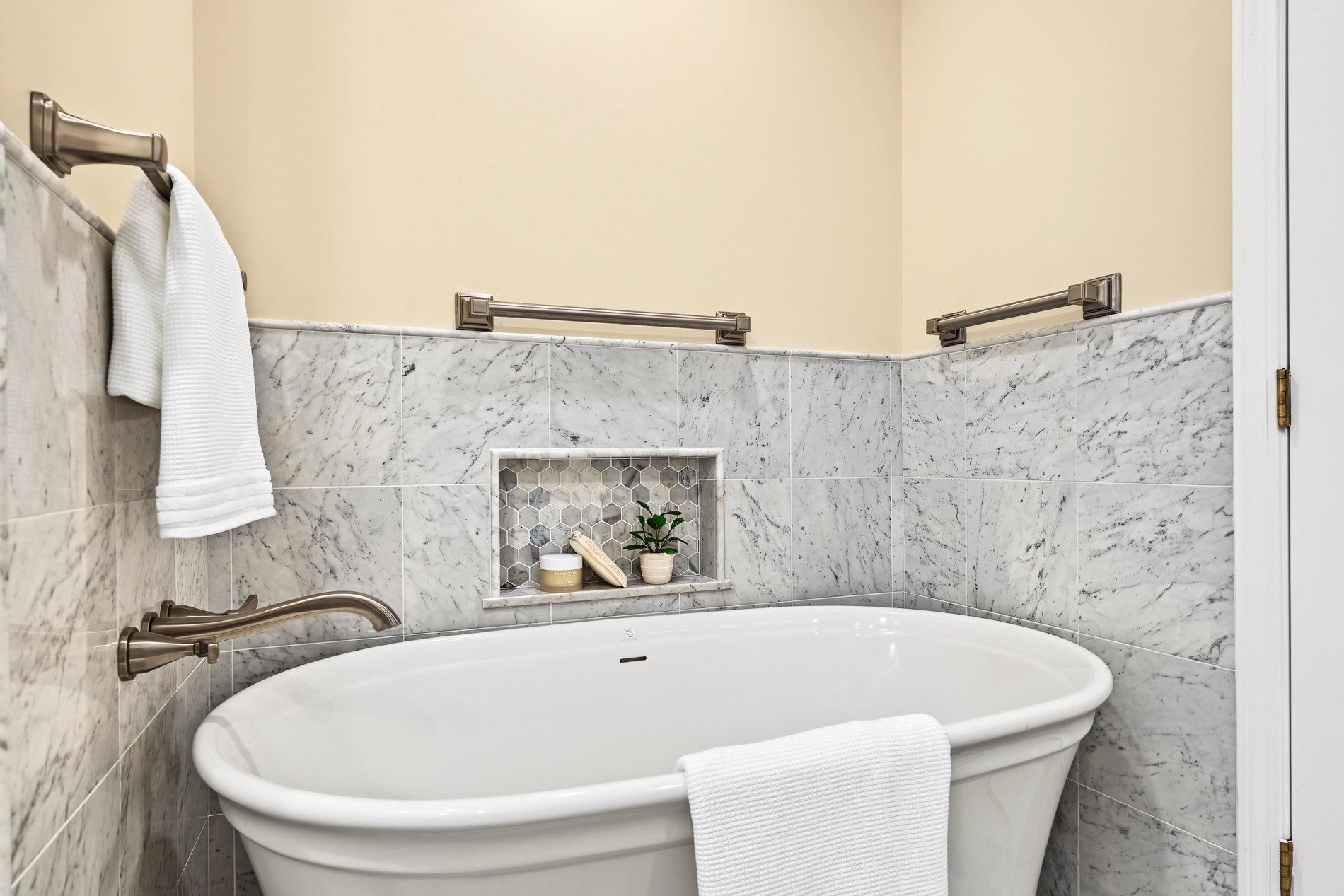 505 Clarks Row - primary soaking tub MLS Res 27.jpg