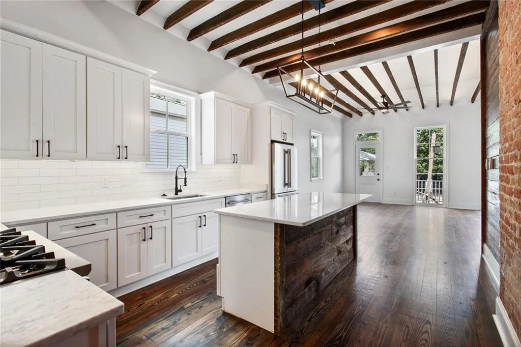 High ceilings and architectural elements are our specialty 🧱 Thanks for your expertise help in this design for our Delachaise project! @studio314.designs 

#residential #construction #design #renovation #historicalproperty #historical #nola #nolahom