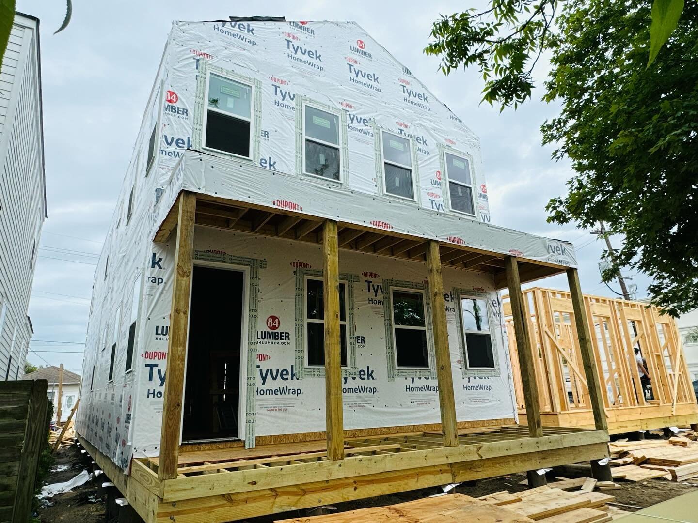 SWIPE ➡️ to see our how we got our Amelia St projects off the ground! 🙌

Framing these (qty. 2) two-story doubles! Quality new construction is our specialty. 🚧

Do you have a new construction project in mind? Call Asper to see how we can bring your