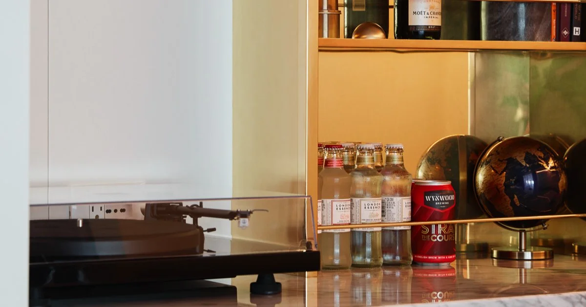 IMG-STE-cheeky-corner-suite-architectural-interior-detail-bar-record-player-v1-01-S37_051-1200x630.jpg