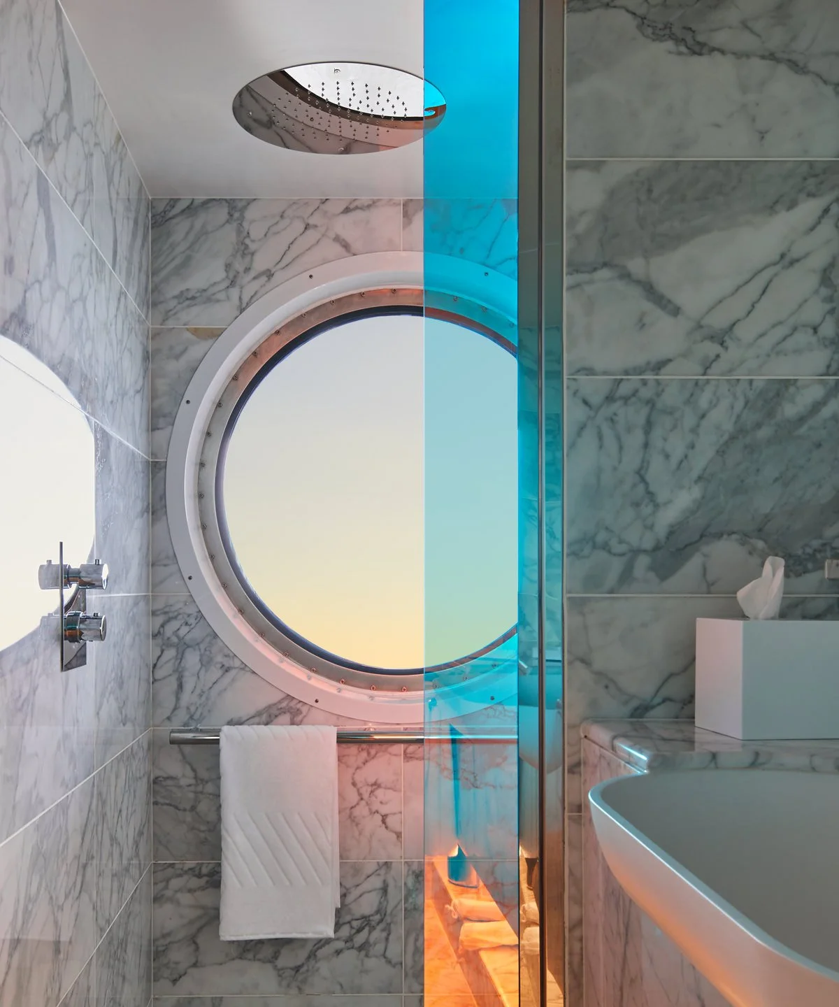 IMG-STE-suite-aft-suite-architectural-interior-bathroom-main-peek-a-boo-v1-01-S38_011-1200x1440.jpg