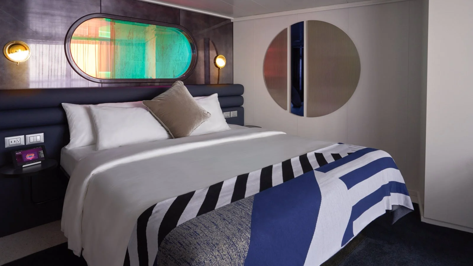 IMG-STE-seriously-suite-architectural-interior-bedroom-v1-01-5184-1600x900 2.jpg