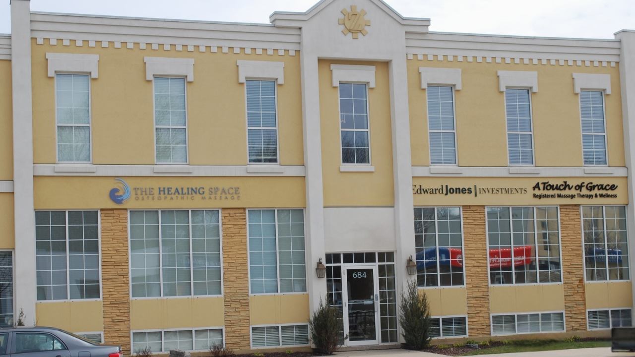 Inês Lincho Counselling is located on the second floor. Please be aware that access is only available via stairs.