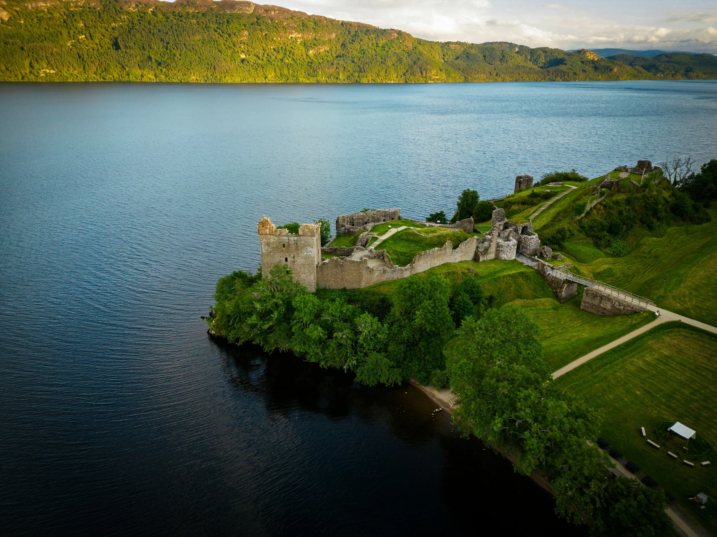 Urquhart Castle, Loch Ness, Scotland.jpg