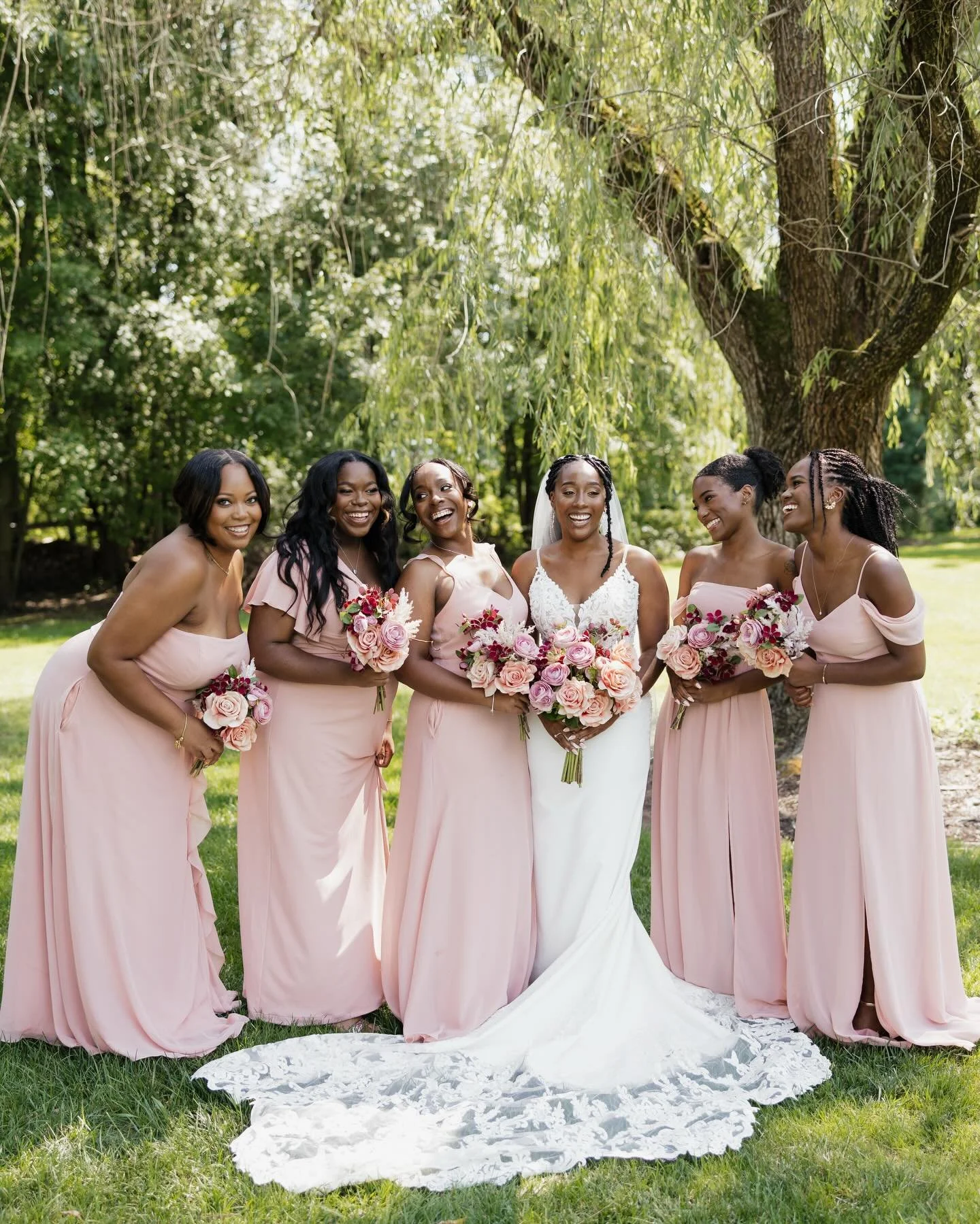 Nothing like endless giggles and dusty roses for this lovely wedding day! 💐

Shot for @jaysvito