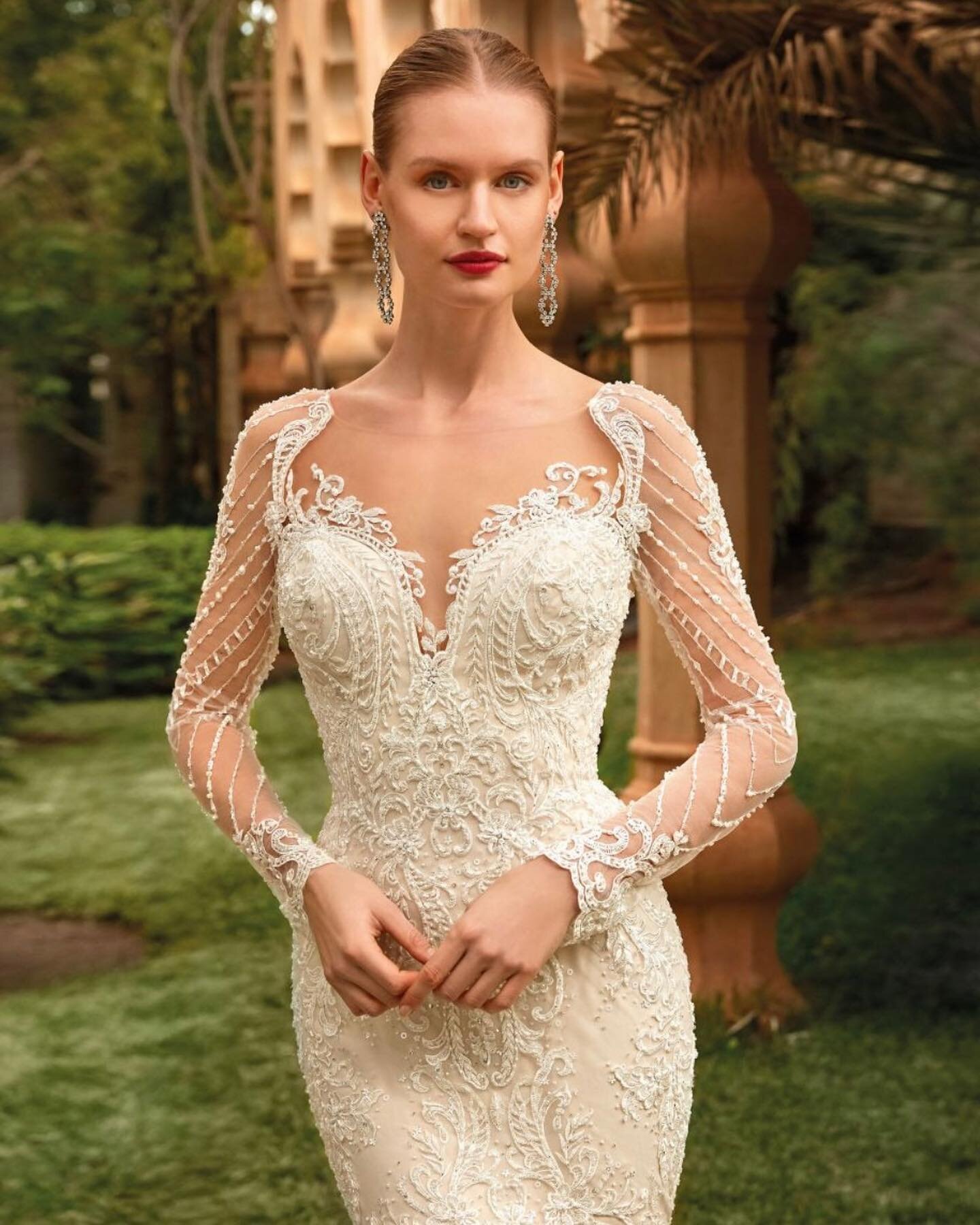 We finally got a few of our Demetrios gowns in and let me tell you..they’re truly breathtaking gowns. The amount of detail in each gown is immaculate! 😍🥰
#bride #brides #bridetobe #married #gettingmarried #wedding #weddinginspiration #weddin
