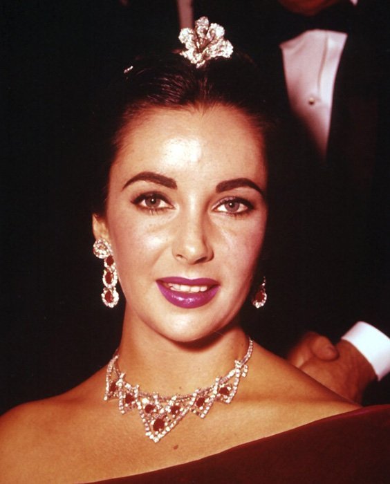 Elizabeth Taylor wearing her jewels