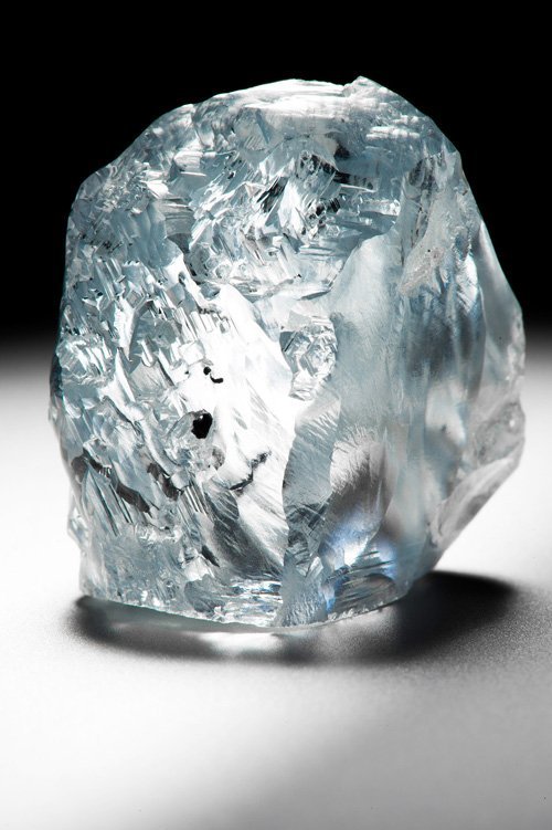 Rough stone from the Cullinan Dream, weighing 122.52 carats 