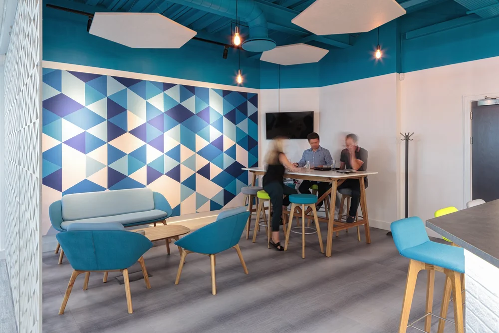 Informal meeting setting in the breakout area