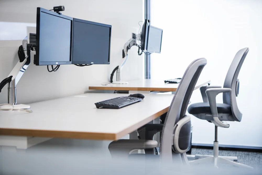 Mourant workstation with monitor arms and integrated technology