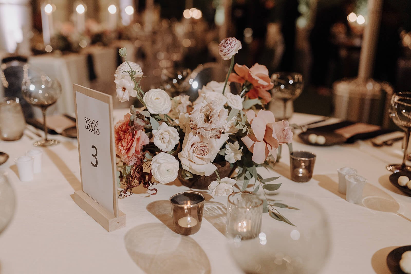Luxury tablescape and black-tie Scottsdale wedding