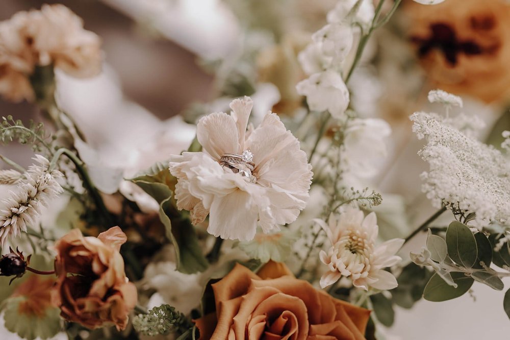 White, pink, and orange wedding flowers