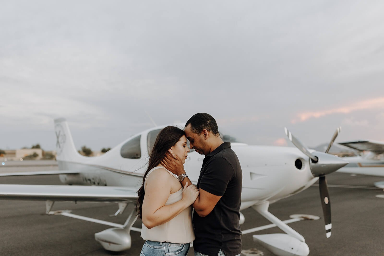 Unique engagement photos at Scottsdale airport