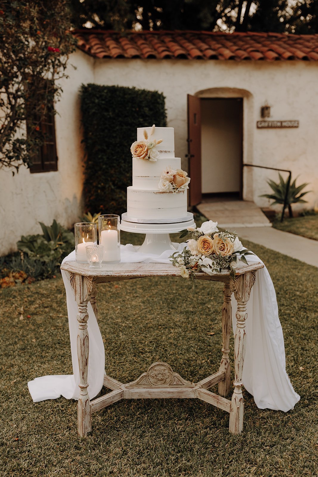 White tiered cake with neutral florals