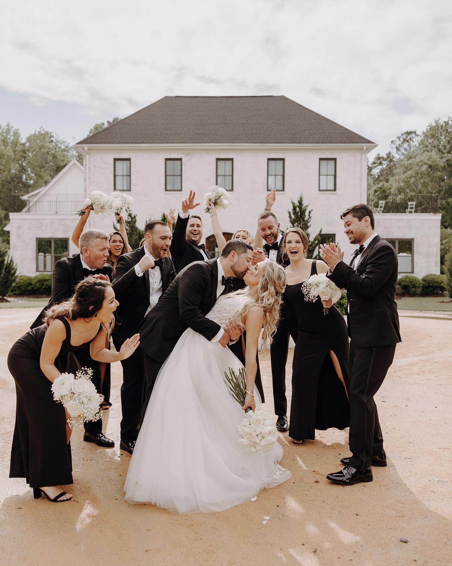 Being a traveling destination photographer is an absolute dream come true! There's something truly magical about meeting couples from all corners of the globe and capturing their love at beautiful venues like The Bradford in North Carolina. This day 