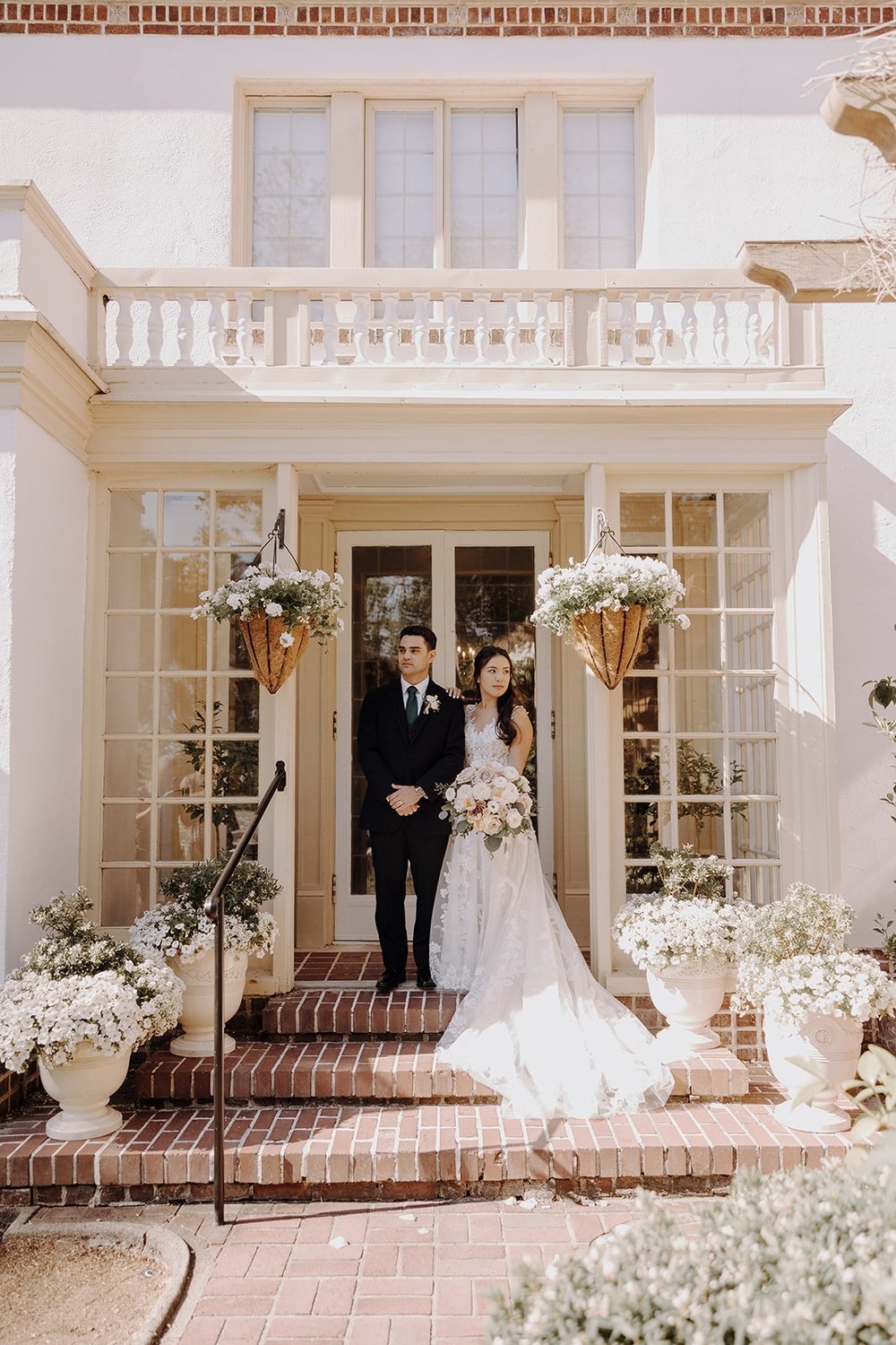 Wedding couple photos at Lairmont Manor wedding in Washington