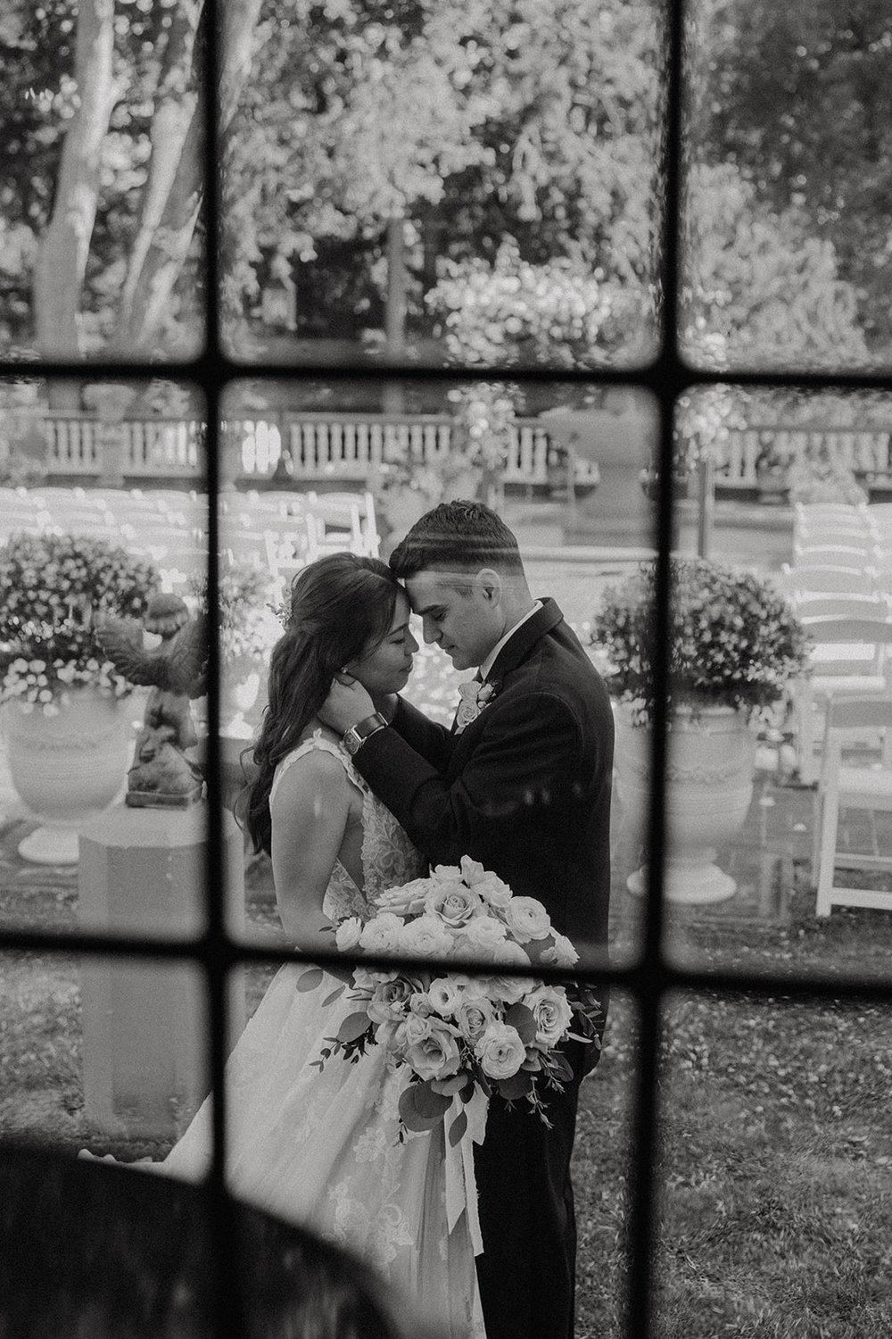 Wedding couple photos at Lairmont Manor wedding in Washington