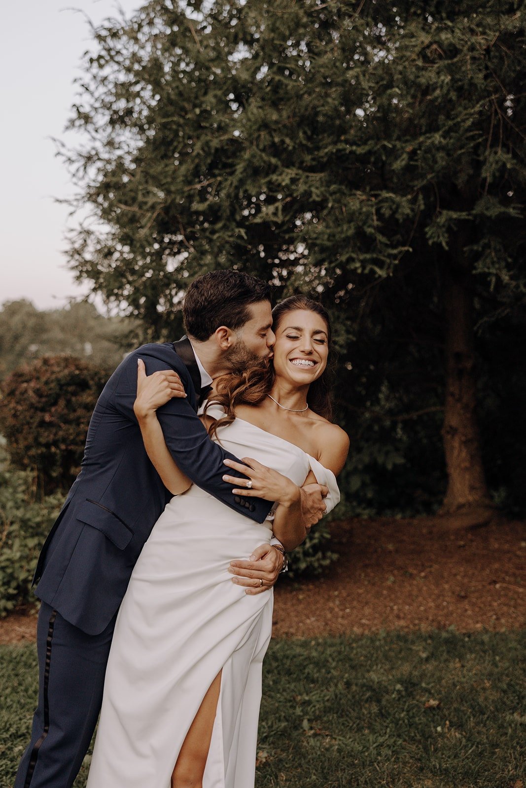 Outdoor wedding photos at Crabtree's Kittle House in New York