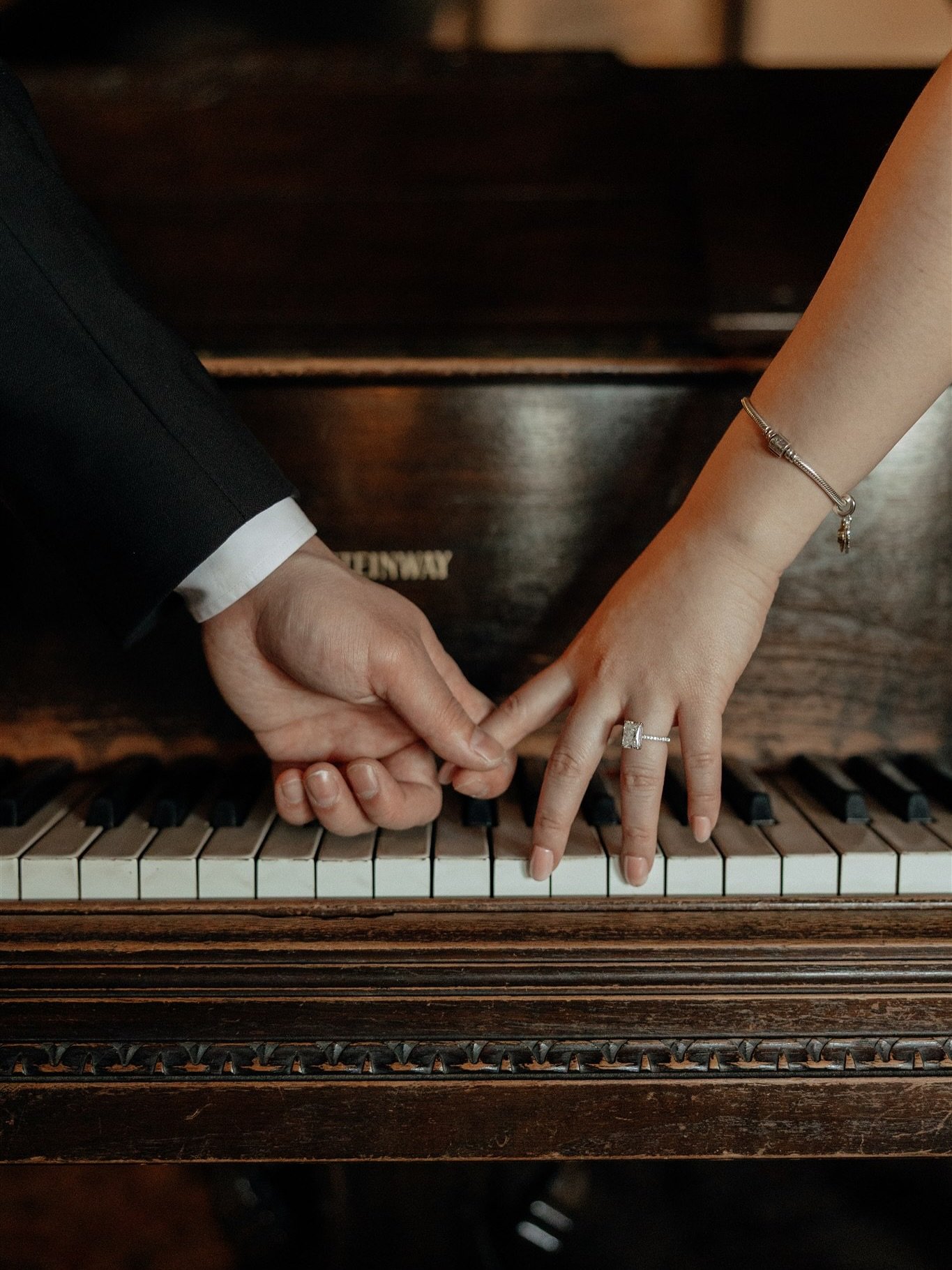 A piano, a ring, and a little touch of timeless.
Lynn &amp; Chris brought effortless sophistication to every corner of the @wrigleymansion 🫶🏻

#editorialweddingphotographer #engagementphoto #californiaweddingphotographer #newyorkweddingphotographer