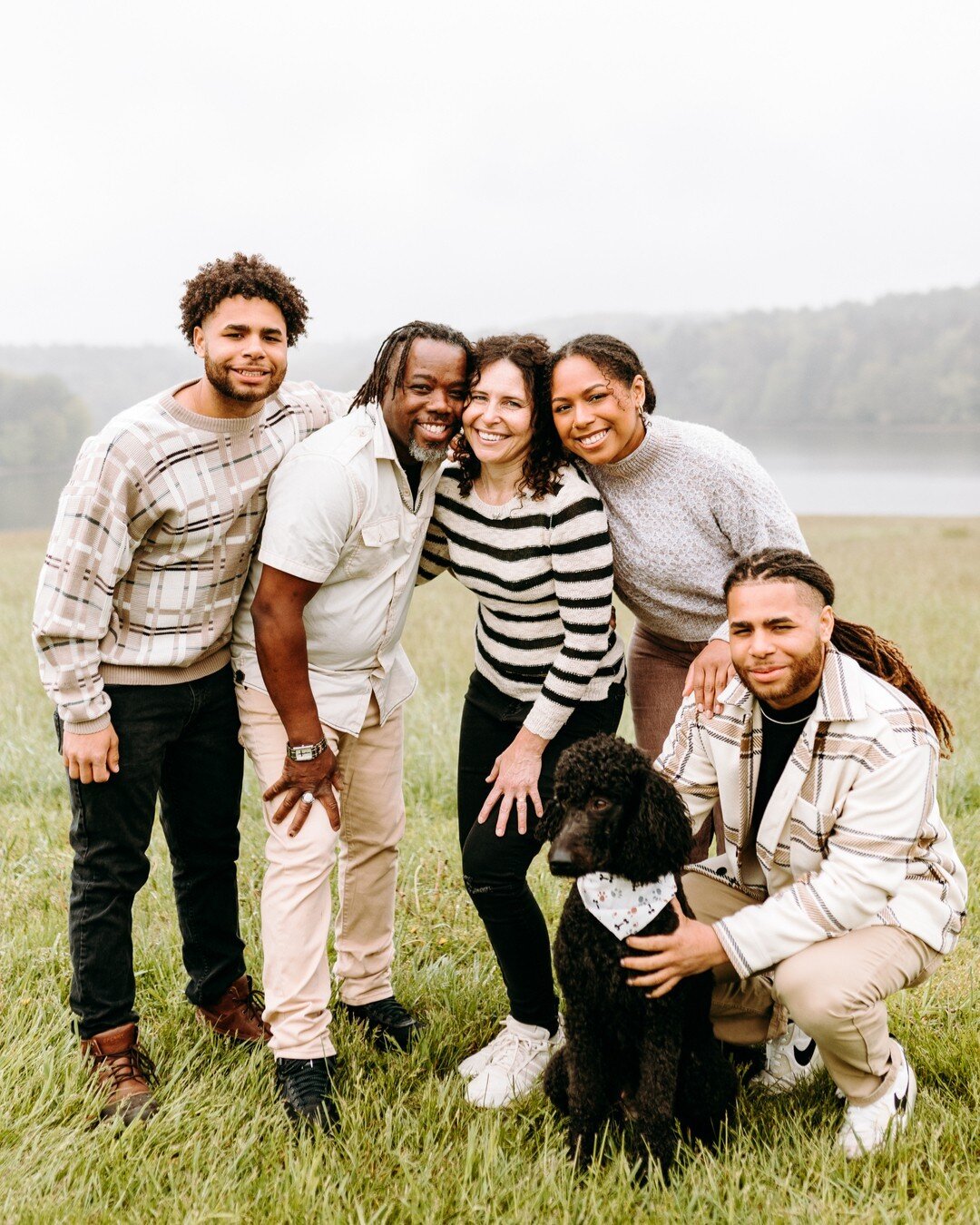 five fun faves from The Hogue's family sesh 🤗​​​​​​​​​
I love love love @jozaetwinproductions and their family &hearts;️&hearts;️ 
It was so fun collaborating ideas, mainly with Mr. Hogue (their dad), since he wanted to recreate some classic family 