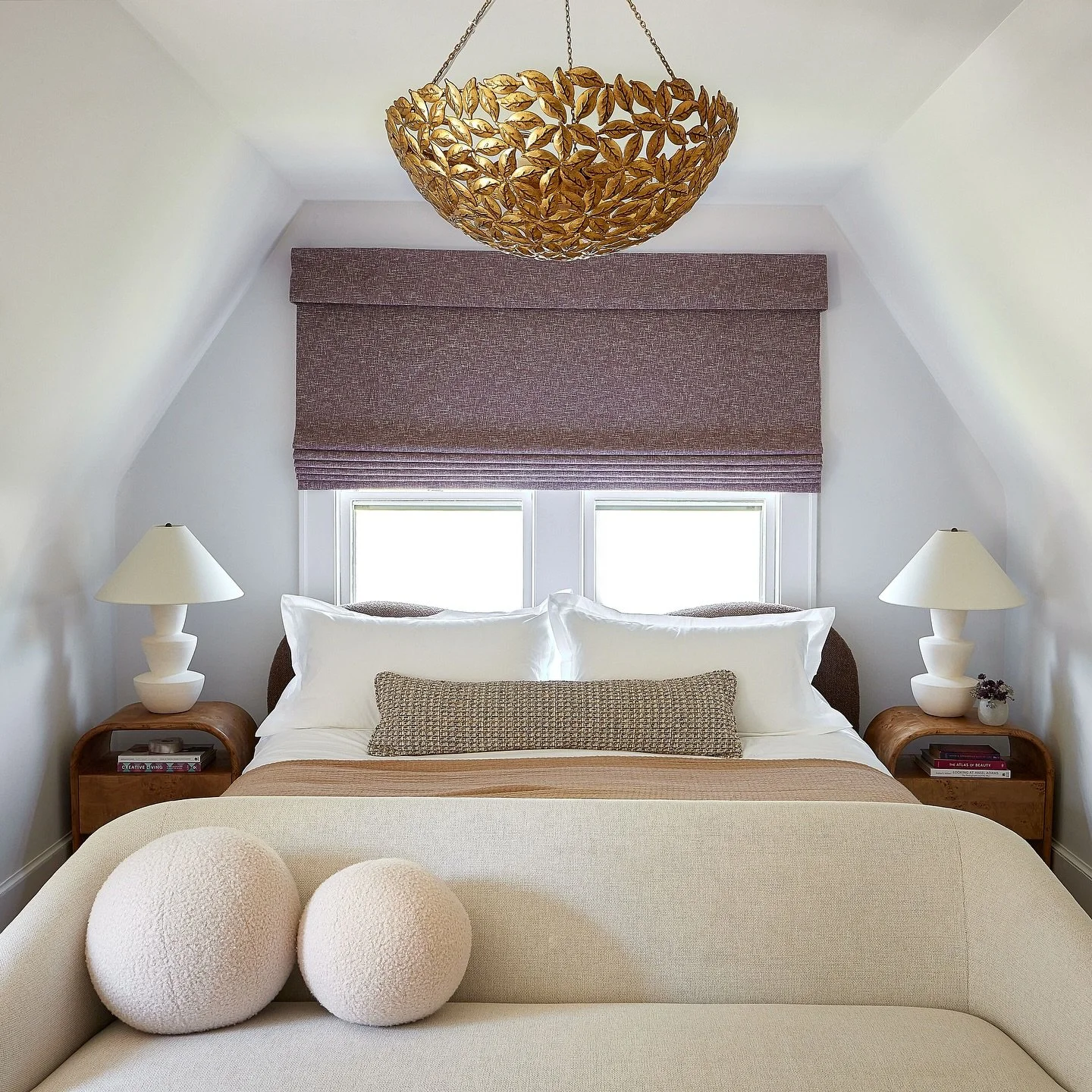 Transformation Tuesday: Our Maplewood Primary Refresh. Swipe to see how we turned a dated, dark and heavy bedroom into a soft, light filled oasis

Design by @kelseydeirdredesigns 
Photo by @juliadags
