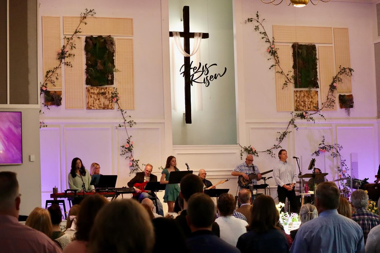 What an Easter! Thank you to everyone who served, attended, and watched online. We loved getting to spend this Resurrection Sunday with all of you! To God be the glory! ✝️🌷

What was your favorite part of Easter weekend at New Story?