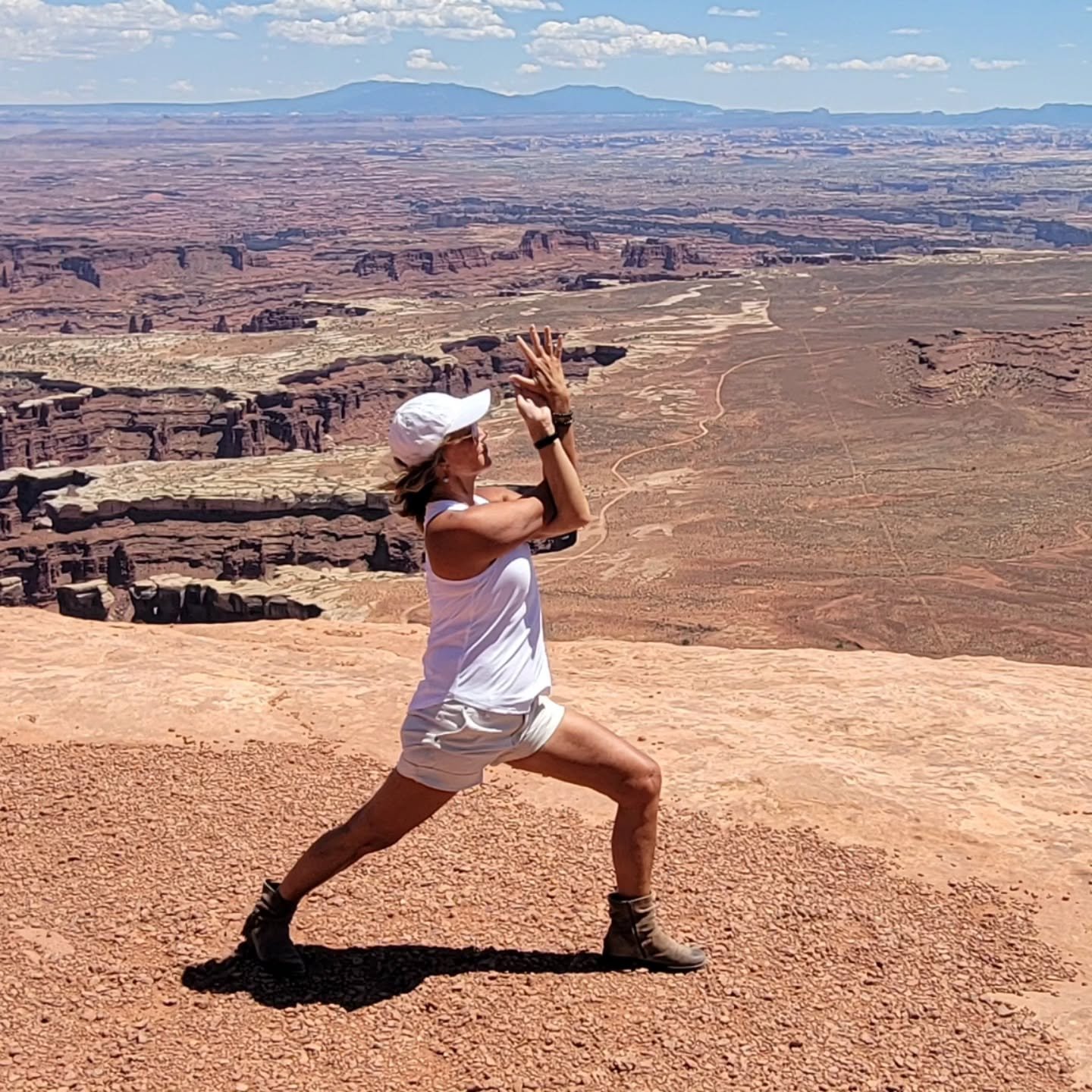 Midlife brings incredible wisdom but also new layers of stress....

Hormonal shifts.

Poor sleep.

Loss of energy.

And often endless to do lists. 

Intentional selfcare mixed into your day can calm your nervous system, boost your energy and help you