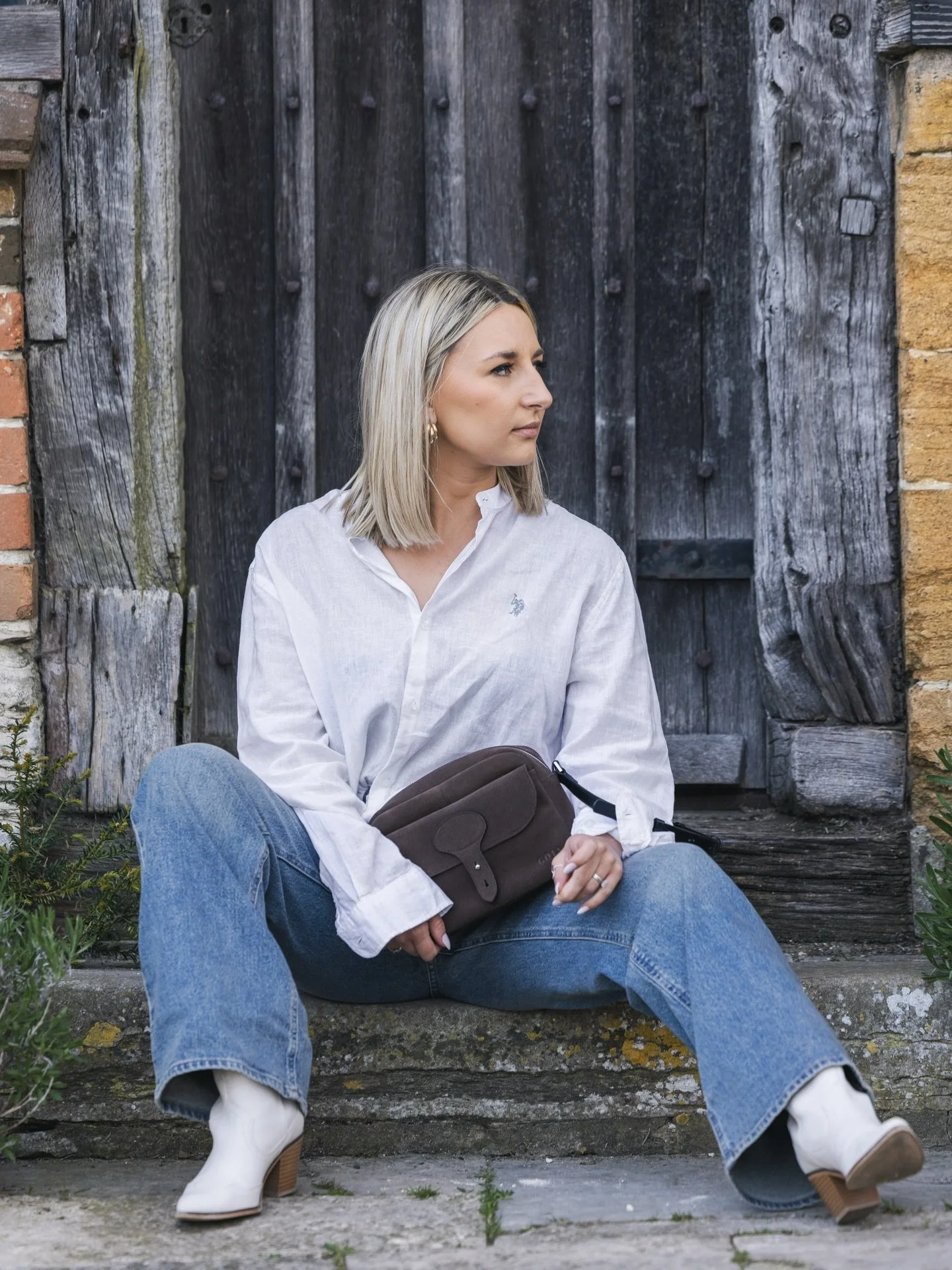 NEW IN - Crossbody Bags in your three favourite colours 🫶🏼 Dark Brown, Navy and Olive. 
.
.
.
#handmade #madeinengland #suedeleather #crossbodybags #leathercrossbodybags