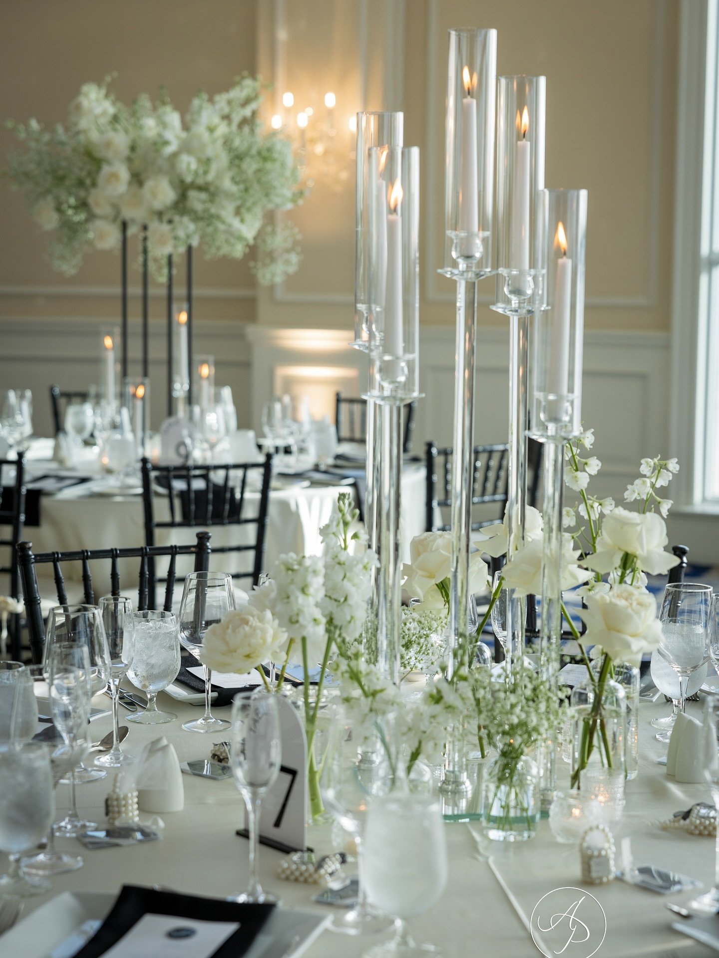 When minimalism meets pure drama.
Black and white never looked so good. ⠀
__________ ⠀
Credits: ⠀
Wedding Planner: @gc.eventsmiami ⠀
Venue: @trumpdoralweddings ⠀
Photography: @apicostudio ⠀⠀⠀
Content Creator: @sharespree ⠀⠀
Florist: @awprettyflowers 