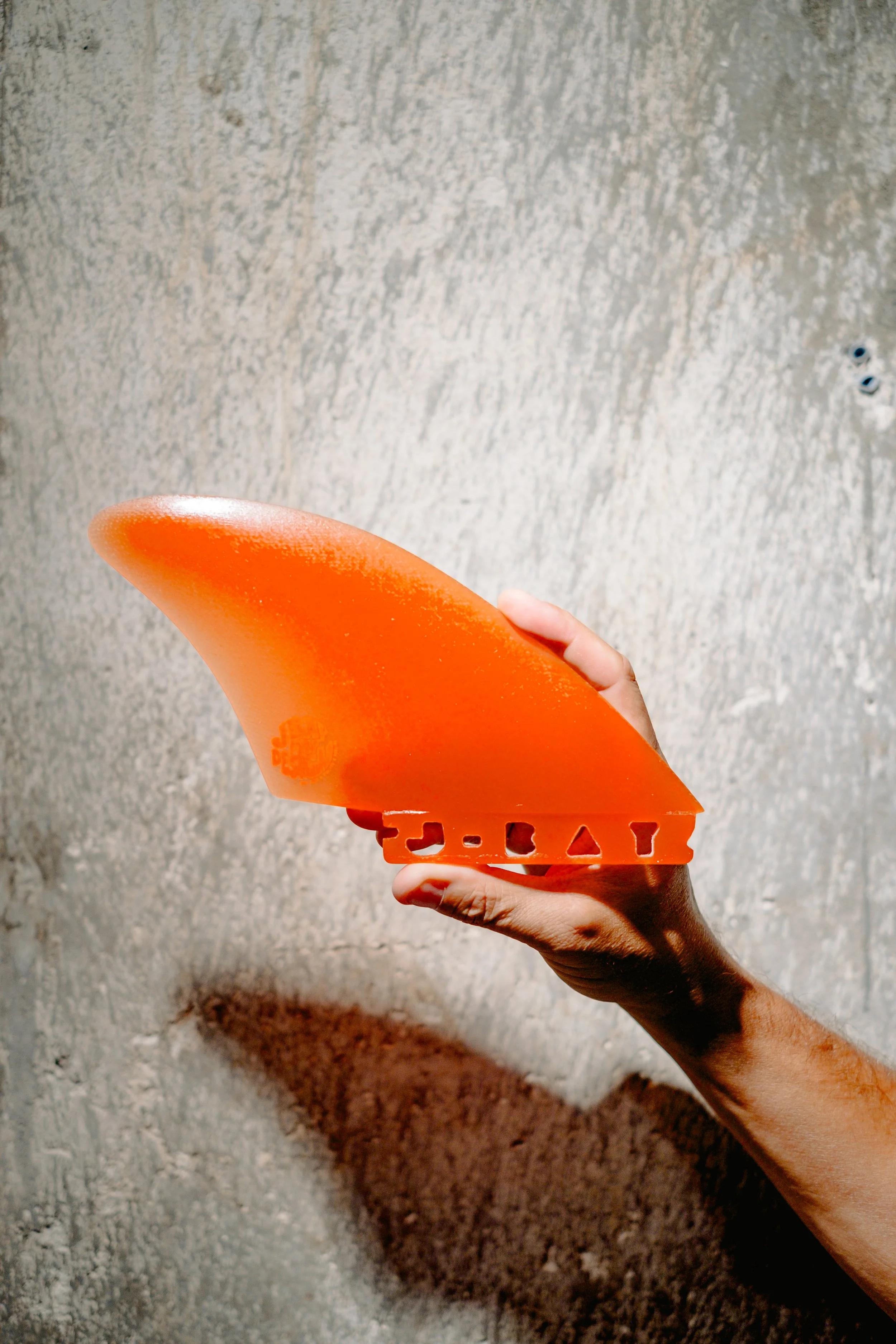 THE NUANCES OF MODERN KEEL FINS ON TWIN FINS IN OVERHEAD WAVES