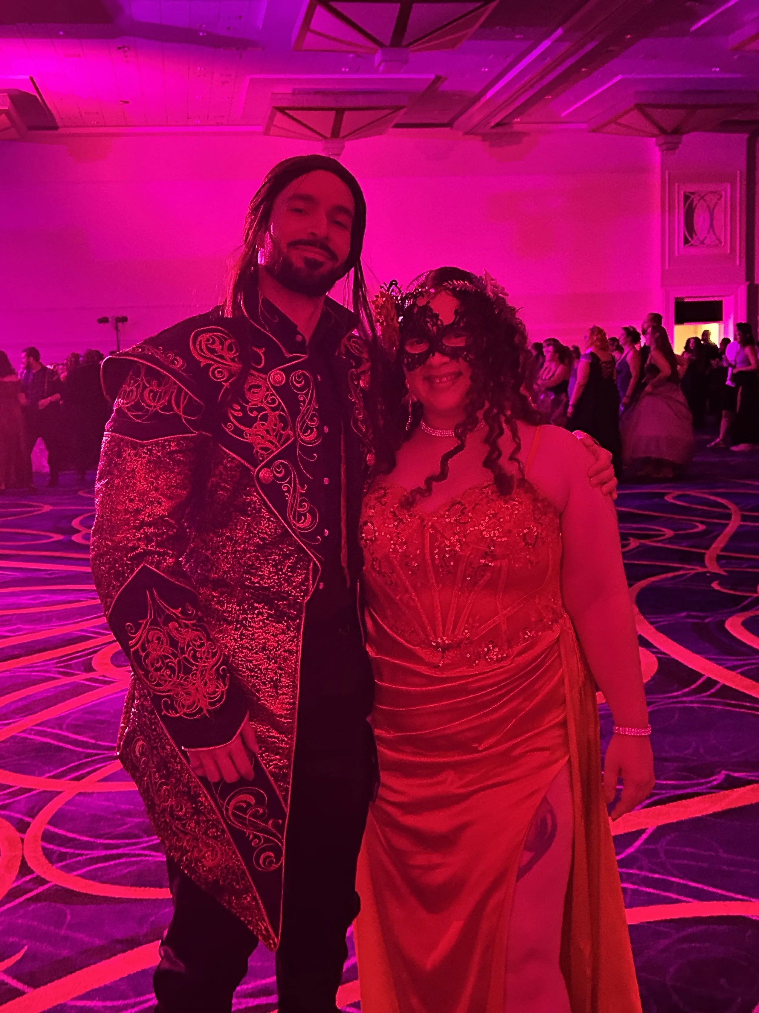 Author Maria Levato and a cosplayer during Once Upon a Con