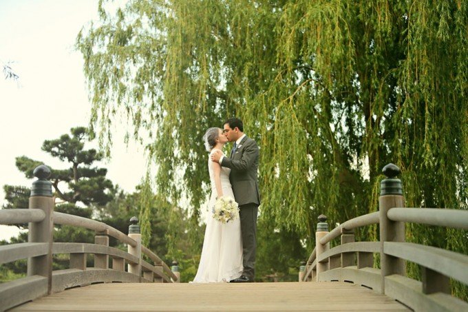 14.-Chicago-Botanic-Garden-Wedding.-Life-on-Prints.-Sweetchic-Events.-Bride-and-Groom-on-Bridge-with-Weeping-Willow.-680x453.jpg