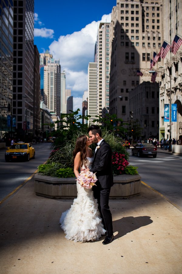 12.-Union-Station-Wedding.-Steve-Koo-Photography.-Sweetchic-Events.-Michigan-Avenue.-Chicago-Skyline..jpg