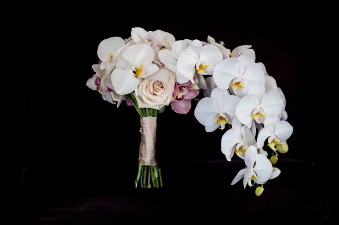 4.-Langham-Chicago-Wedding.-Steve-Koo-Photography.-Sweetchic-Events.-Revel-Decor.-Cascading-Orchid-Bouquet.-680x453.jpg