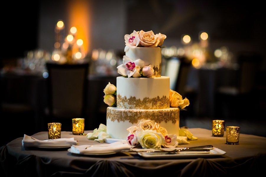 26.-Langham-Chicago-Wedding.-Steve-Koo-Photography.-Sweetchic-Events.-Elysia-Root-Cakes.-Gold-Lace-Trim-Wedding-Cake.-Sahara-Rose.-Gold-Blush-Ivory..jpg