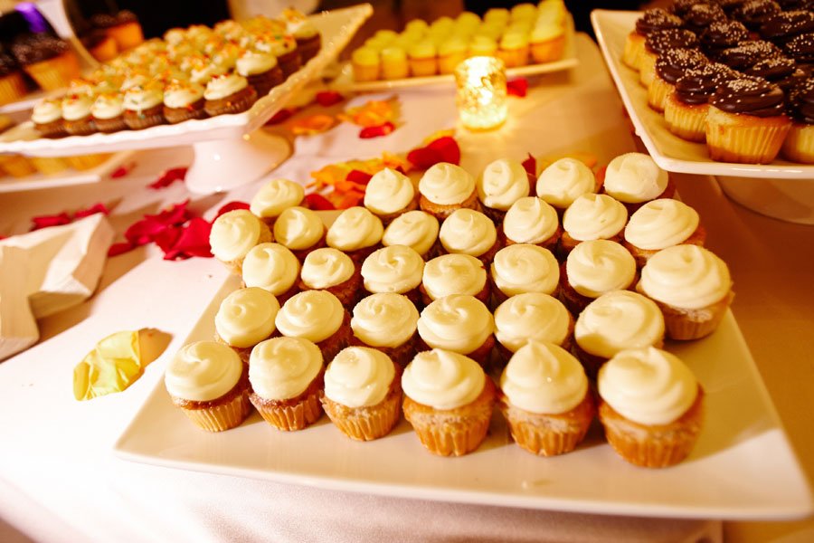 50.-Germania-Place-Wedding.-Dennis-Lee-Photography.-Sweetchic-Events.-Sweet-Mandy-Bs-Cupcake-Table..jpg