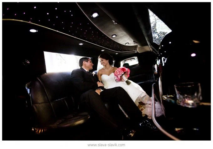Who rides in the wedding limo | Beachweddingtips.com